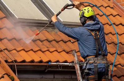 Démoussage et hydrofuge de toiture à Flagnac